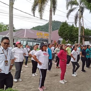 Senam Germas di Dinas Kesehatan Kabupaten Toba