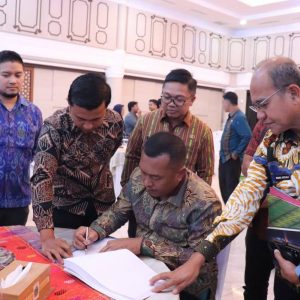 BUPATI TOBA HADIRI PENANDATANGANAN NOTA KESEPAHAMAN PROGRAM MAKAN BERGIZI GRATIS DI MEDAN