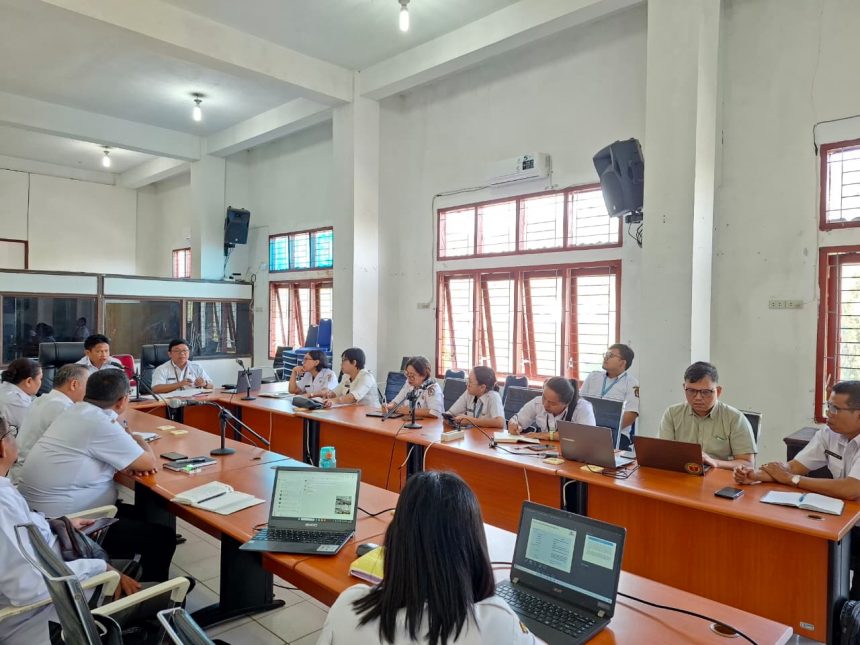 Rapat Persiapan Kunjungan Wamenkes dan Wamendagri ke Kabupaten Toba di Ruangan Staf Ahli Kantor Bupati Kabupaten Toba Rapat Persiapan Kunjungan Wamenkes dan Wamendagri ke Kabupaten Toba di Ruangan Staf Ahli Kantor Bupati Kabupaten Toba