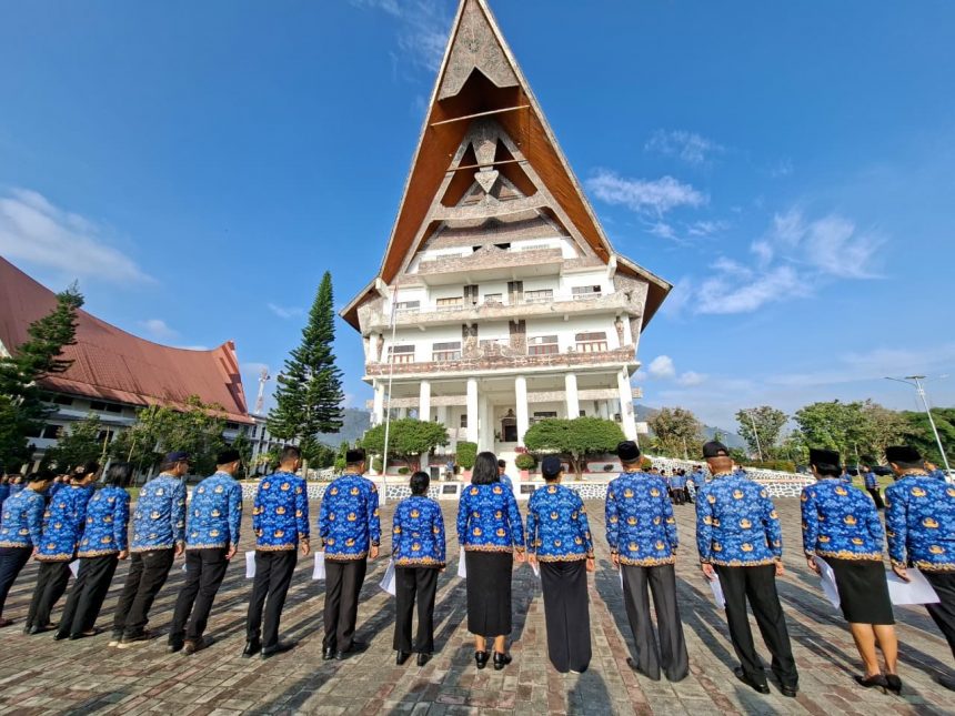 Upacara Hari Kesadaran Nasional dengan Arahan agar ASN Menjadi Pamong di Tengah-Tengah Masyarakat Upacara Hari Kesadaran Nasional dengan Arahan agar ASN Menjadi Pamong di Tengah-Tengah Masyarakat